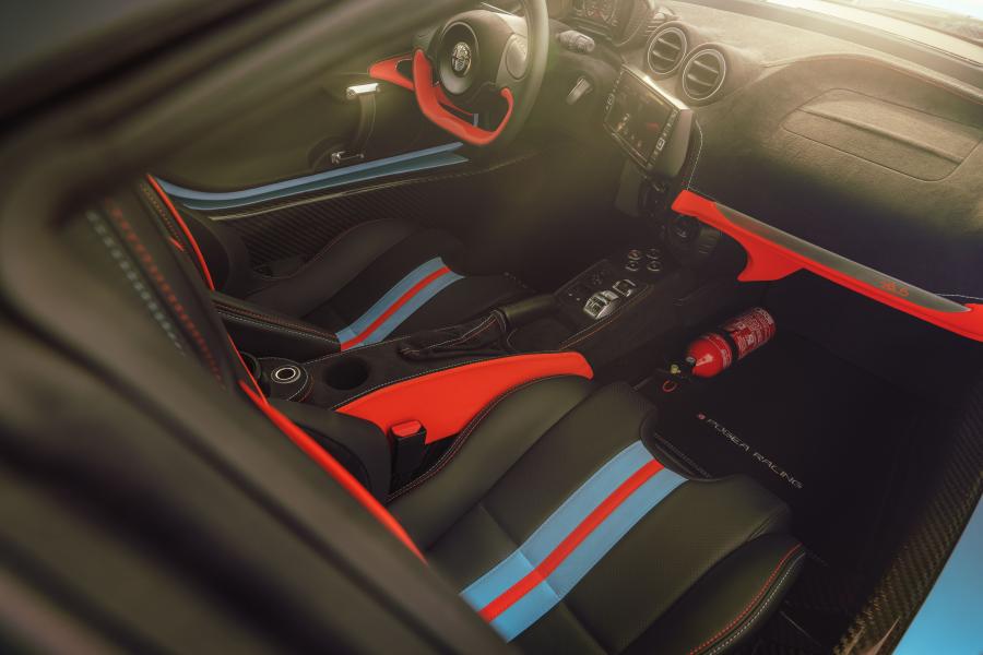 Интерьер Alfa Romeo 4C Zeus by Pogea Racing (001) 2019 года  (фото 24 из 42)